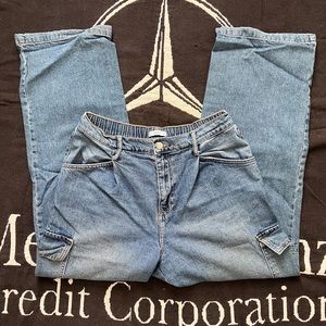 Women’s Forever 21 cargo jeans